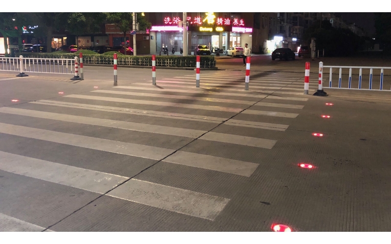行人过街斑马线智能监控警示系统